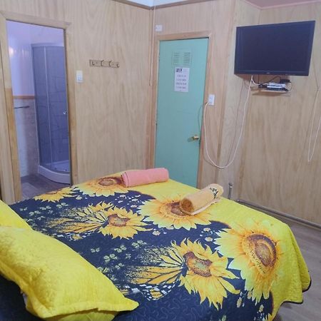 Hostal Y Residencial El Mundial Puerto Natales Buitenkant foto
