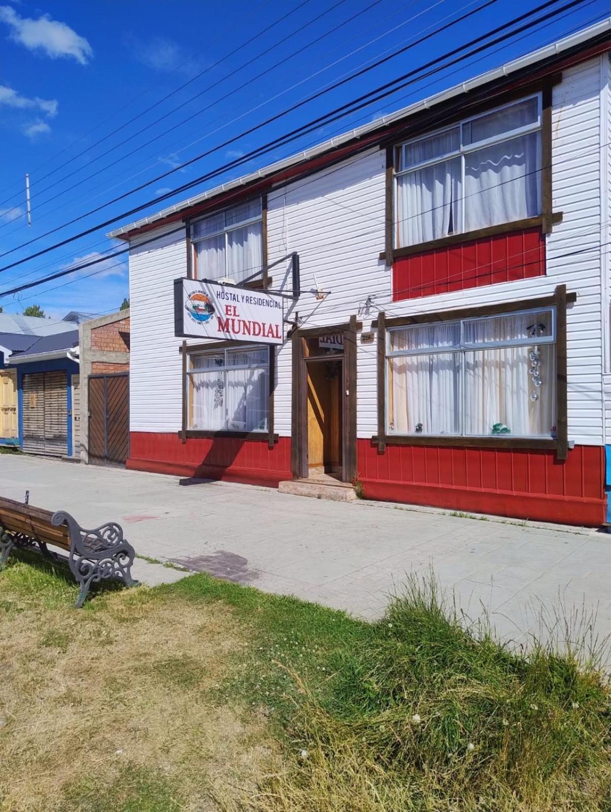 Hostal Y Residencial El Mundial Puerto Natales Buitenkant foto