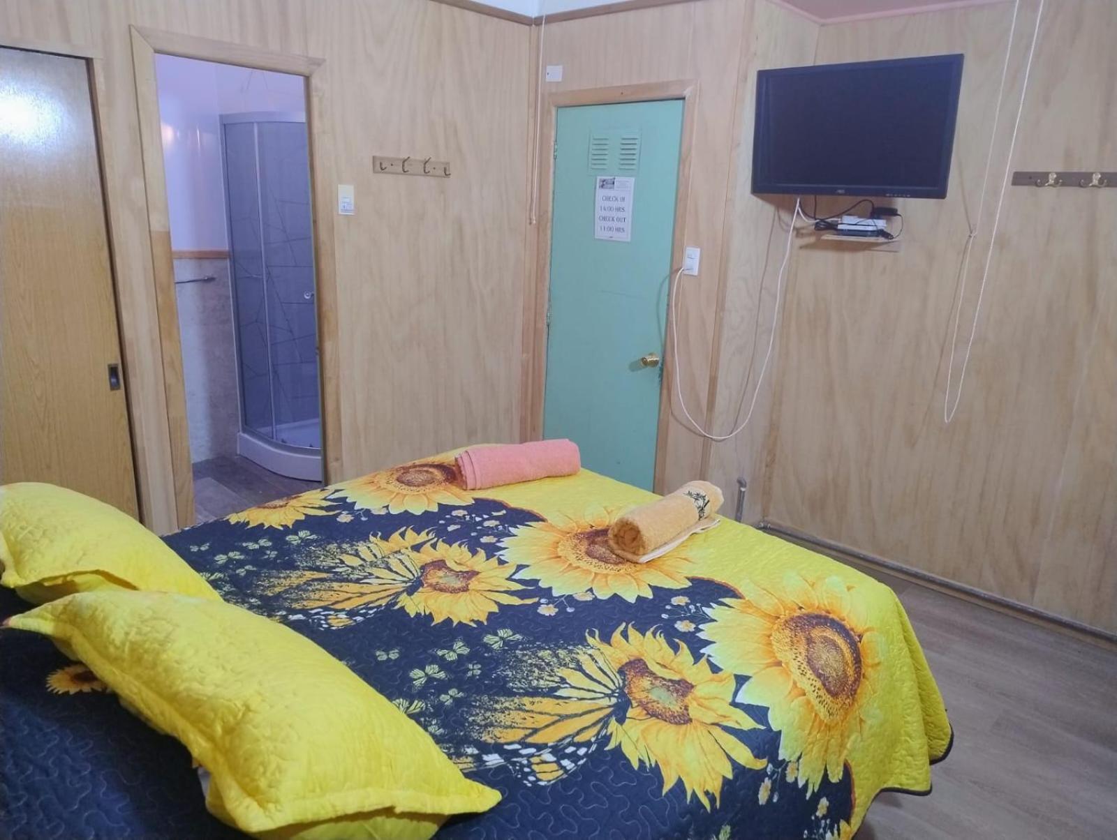 Hostal Y Residencial El Mundial Puerto Natales Buitenkant foto